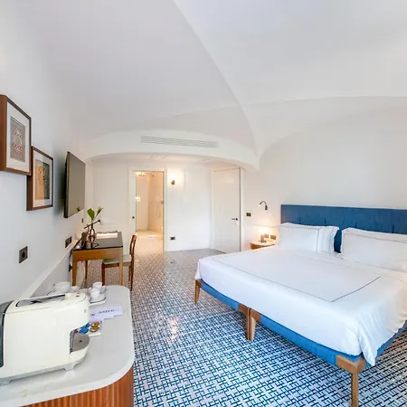Borgo Santandrea מלון 5*