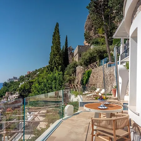 Borgo Santandrea Hotel 5*