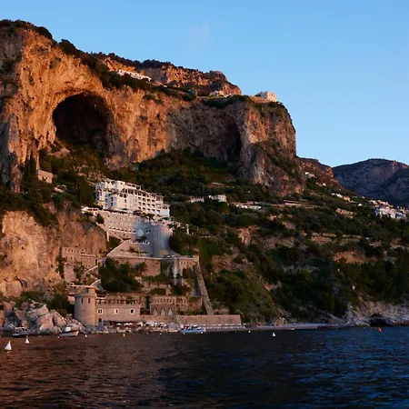 Hotel Borgo Santandrea 5*
