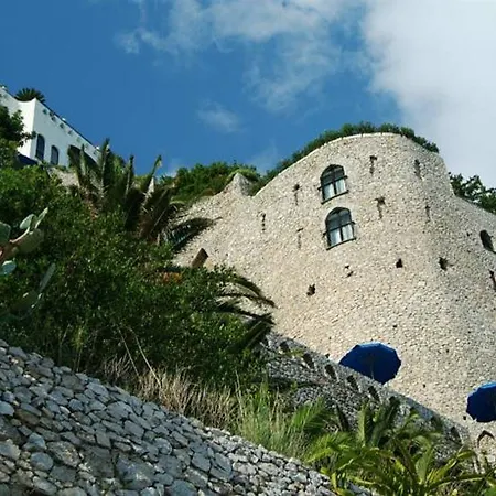 ホテル Borgo Santandrea 5*