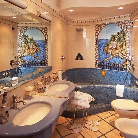 Hotel Borgo Santandrea 5*