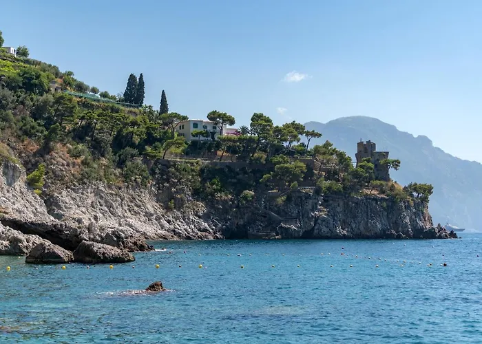 Borgo Santandrea فندق 5*